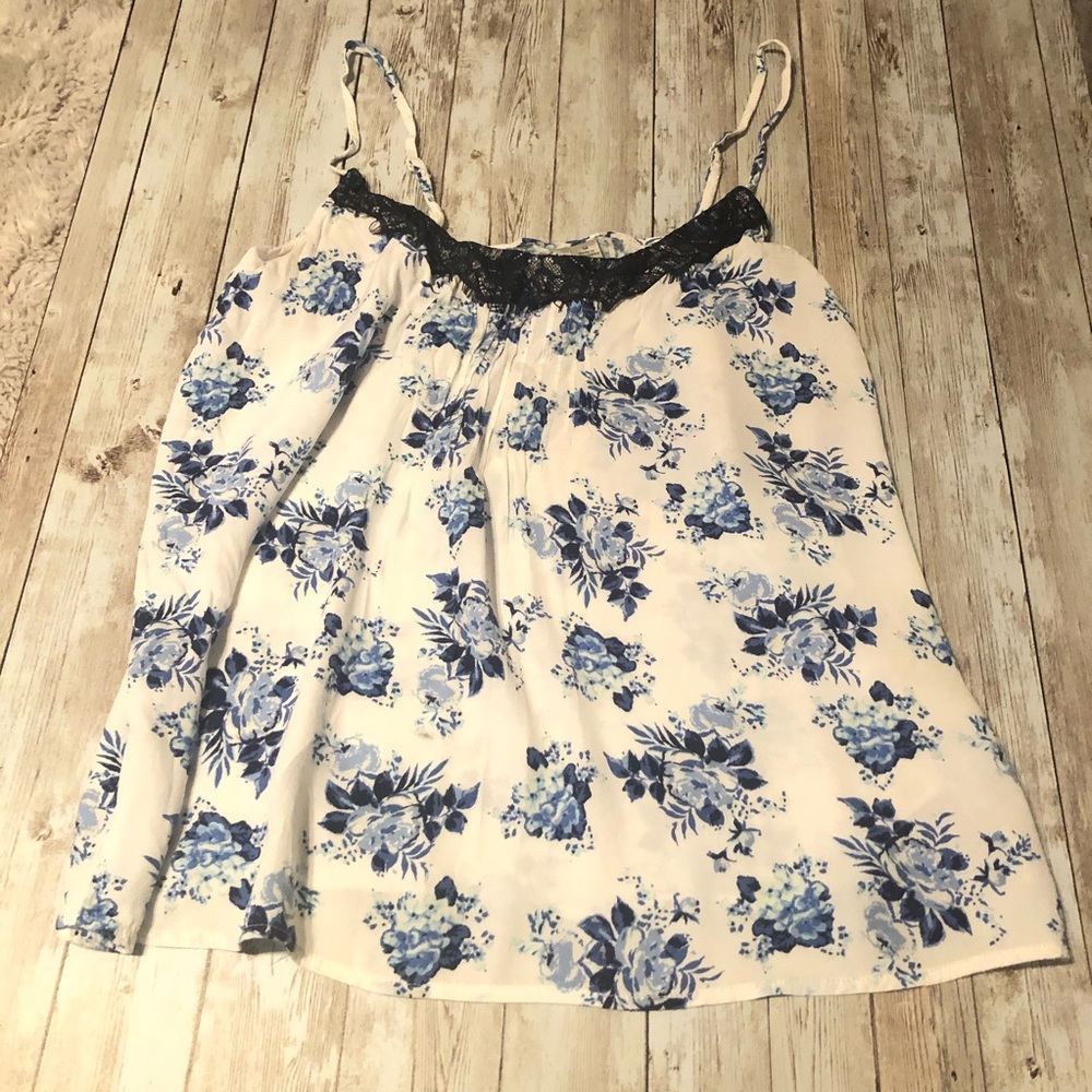 3/15$ White Cami shirt Blue flowers